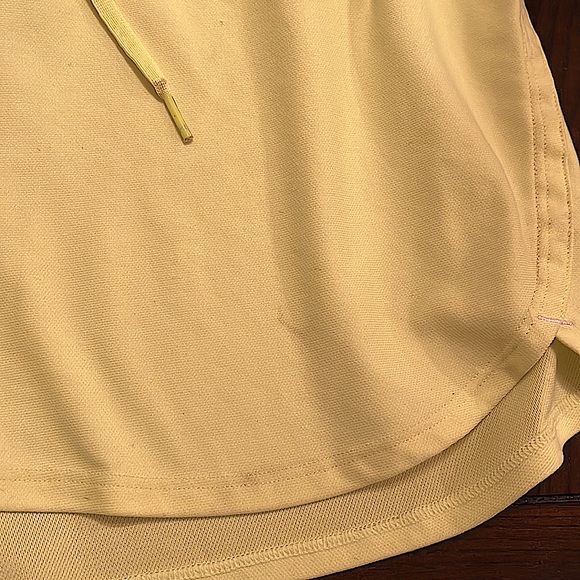 Women’s Semi-fitted Under Armour Shorts Size Large - Picture 4 of 7